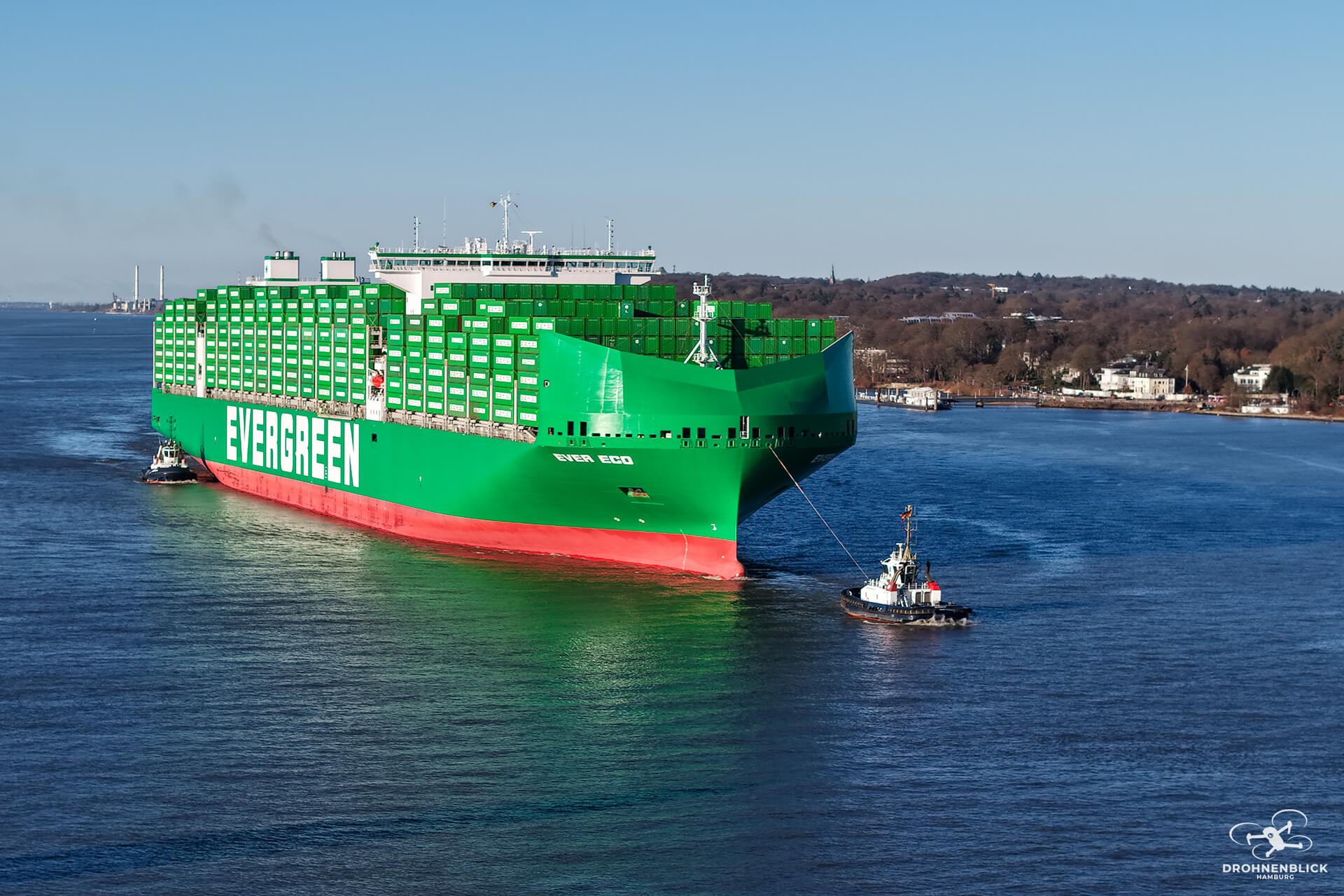 Erstanlauf der EVER ECO im Hamburger Hafen